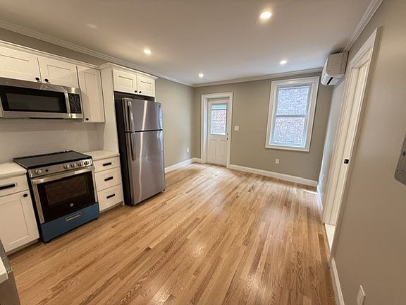 2nd image of 6 Endicott Ct #2