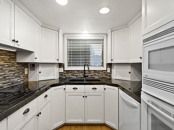5th image of 13834 NW 10th Ct APT B