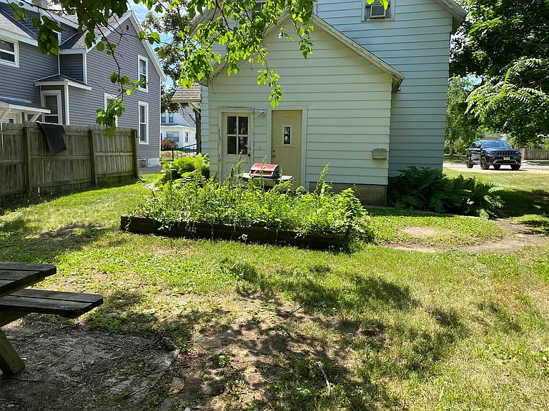 223 W Marion St — Photo 8