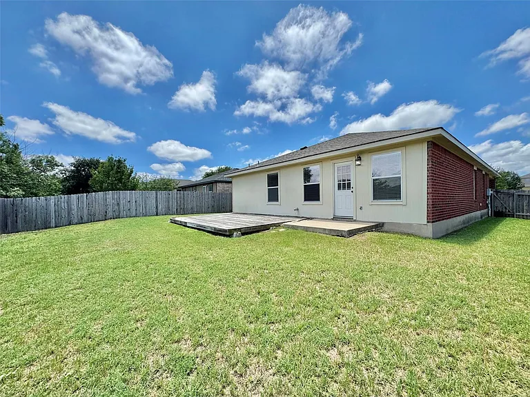 204 Woodley Rd — Photo 36