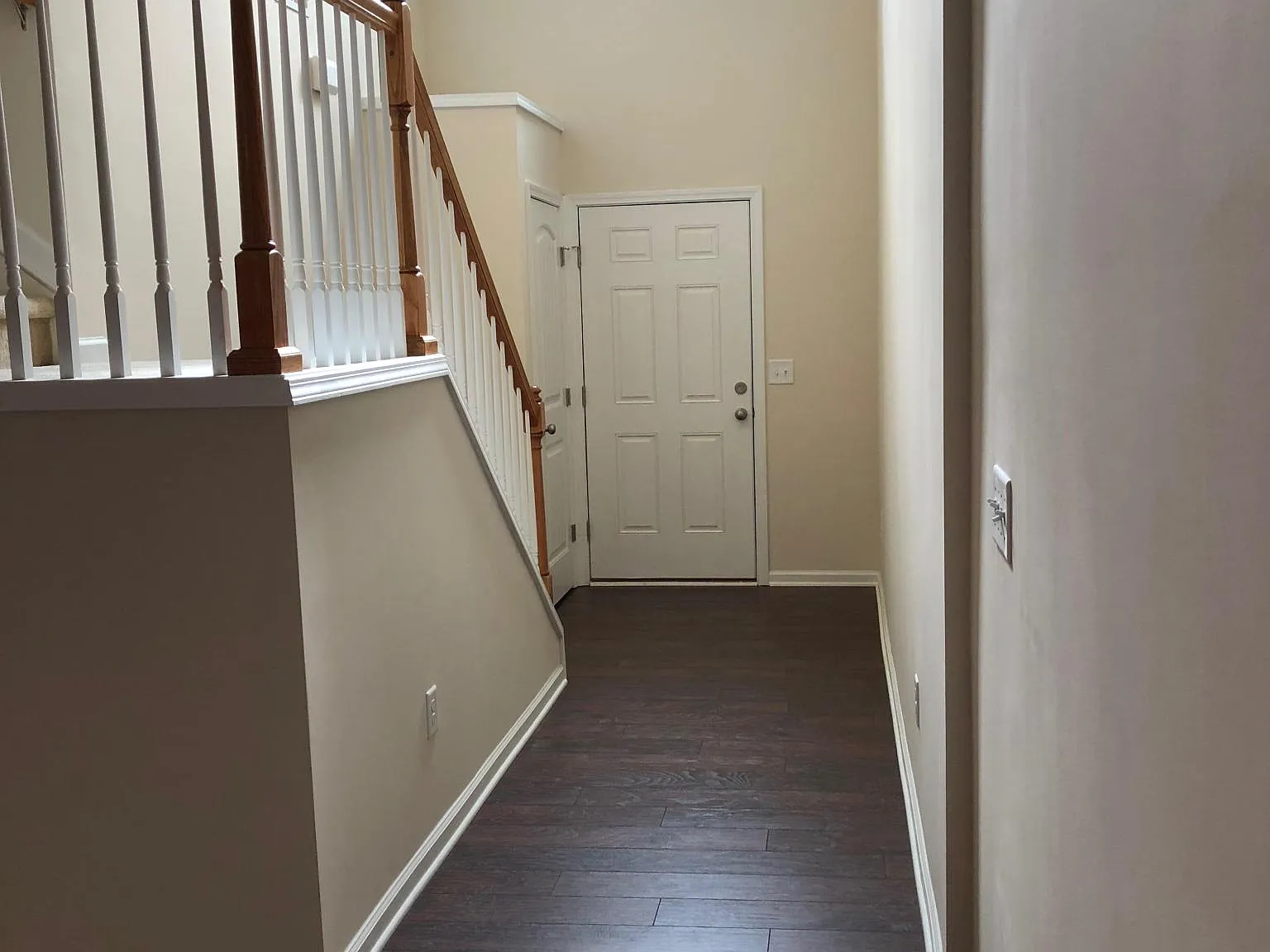 3 bed, 2.5 bath, 1800 sqft, $2,145 — Photo 2