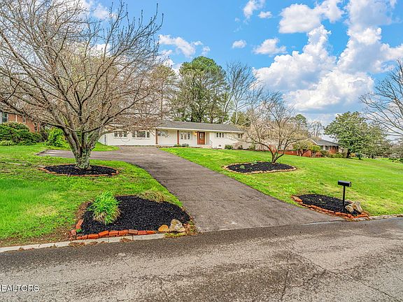 2nd image of 8017 Bennington Dr