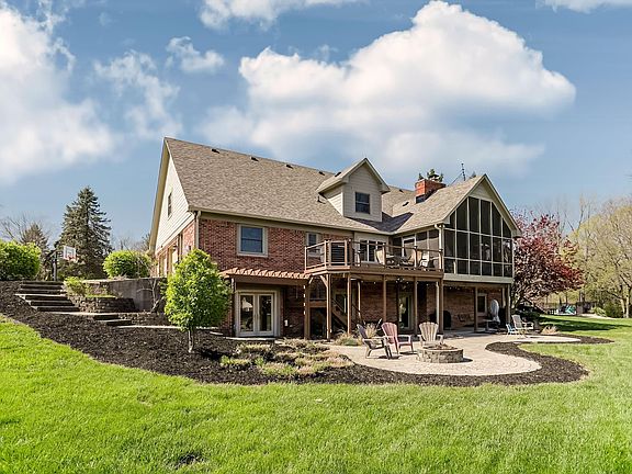 2nd image of 1017 Silver Lake Cir