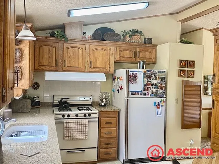 125 Sargent Ln — Photo 8
