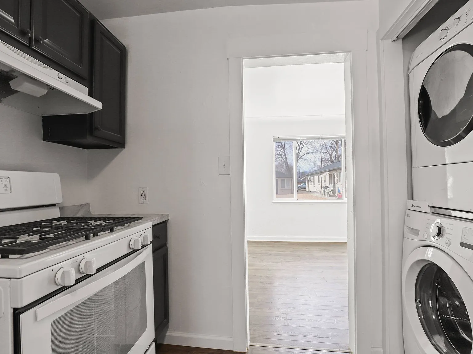 1, 2, and 3 Bed Townhome Style Homes Close to Sloan's Lake, Panorama Park!! — Photo 3