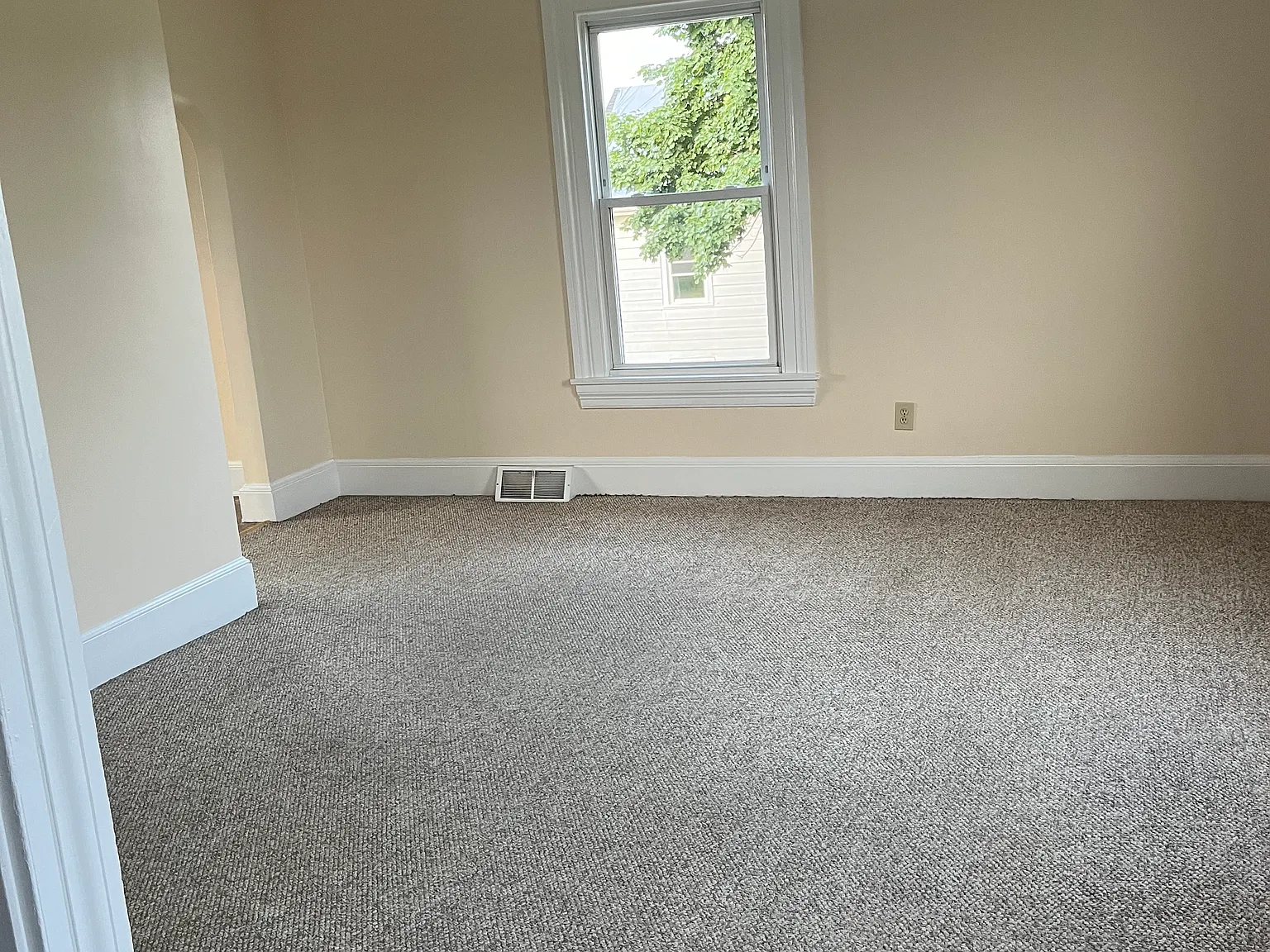 2 bed, 1085 sqft, $1,600 — Photo 2