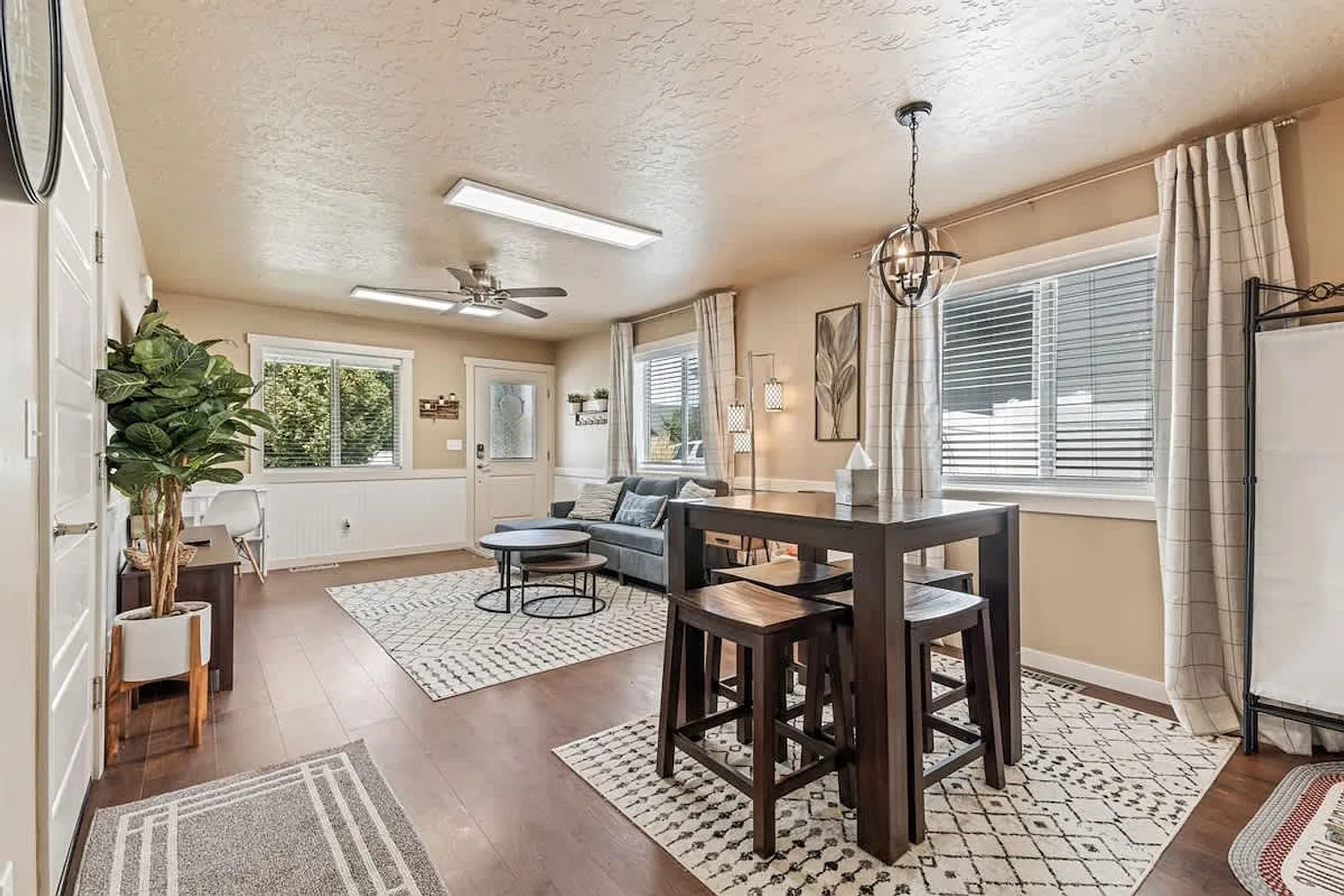 2 bed, 2.0 bath, 957 sqft, $4,205 — Photo 3