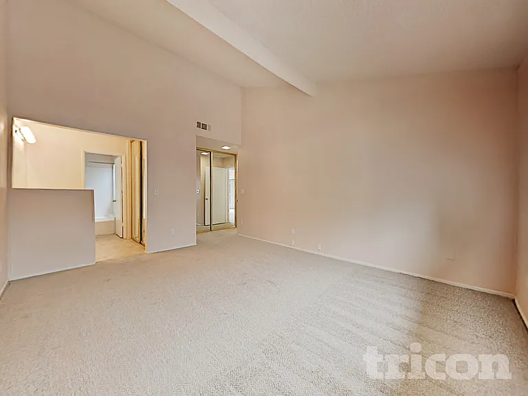 3239 Hartford Ave — Photo 7