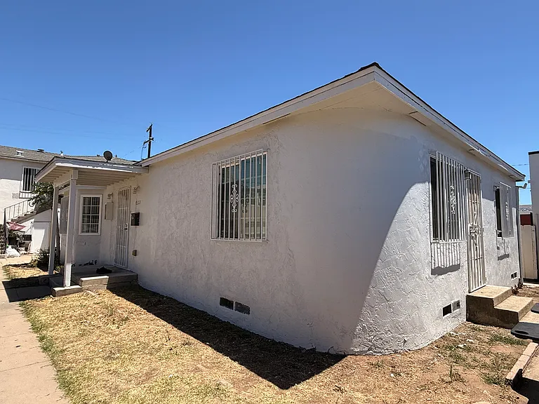 4313 Euclid Ave — Photo 2