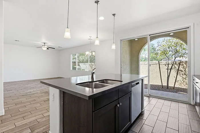 692 N Blackbird Dr — Photo 7