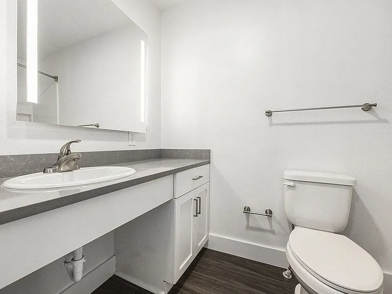 Byron Lakes Apartments — Photo 125