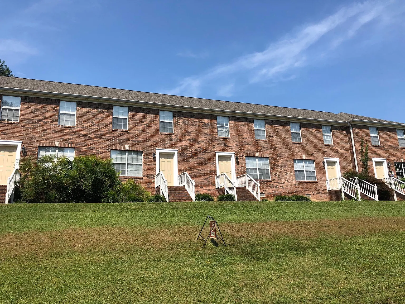 2 bed, 1.5 bath, 1120 sqft, $1,050 — Photo 1