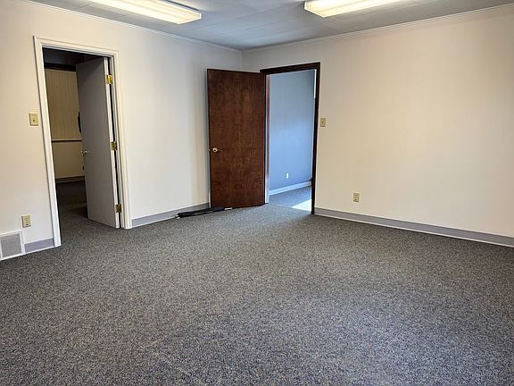 4th image of 824 Main St