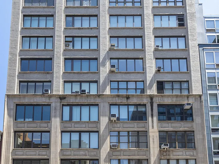 251 W 19th St #2C — Photo 1