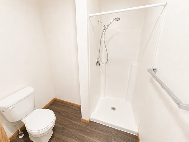 Greenbrier Apartments — Photo 11