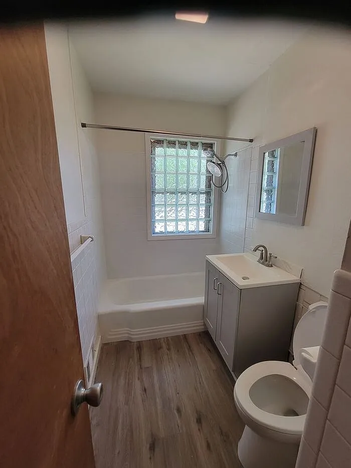 3 bed, 1.5 bath, 1600 sqft, $1,595 — Photo 4