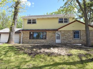 N76W14092 Appleton Ave, Menomonee Falls, WI 53051