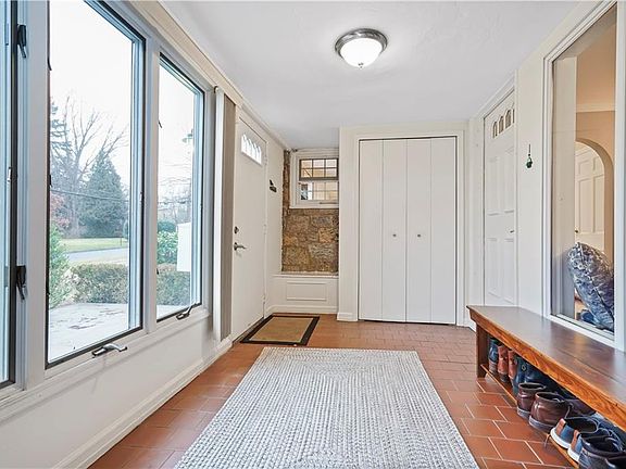3rd image of 24 Mayfair Way