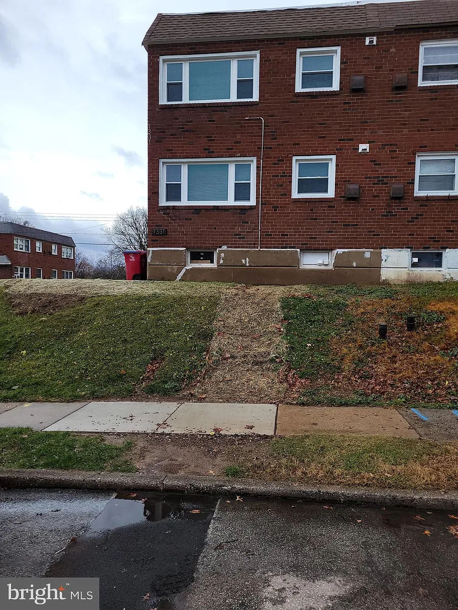 Building Photo - 1331 Astor St #2