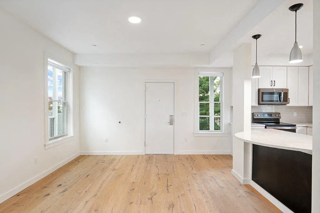 Magazine Street Apartments — Photo 4
