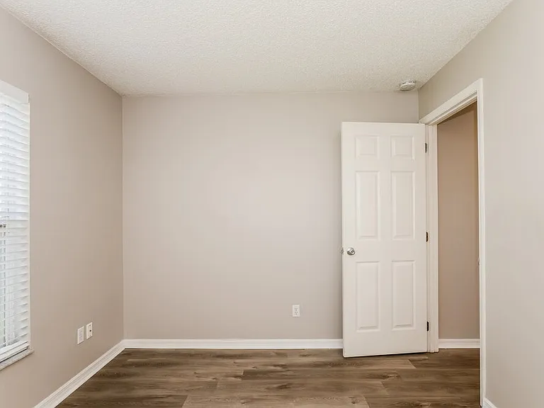 466 Valencia Place Cir — Photo 11