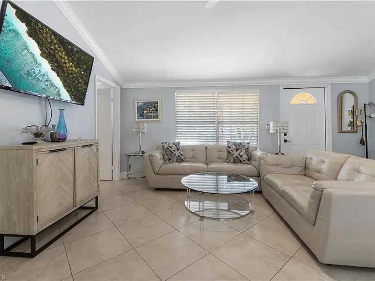 1320 Embassy Ln — Photo 3