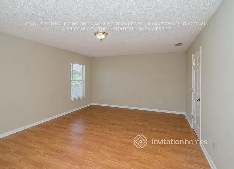 1656 Hawkins Cove Dr E — Photo 17