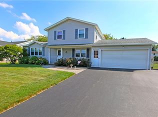 545 Whispering Pines Cir, Rochester, NY 14612