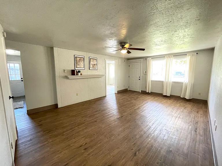 207 E Omaha St — Photo 3