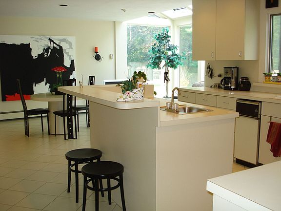 2nd image of 27 Tamara Ct