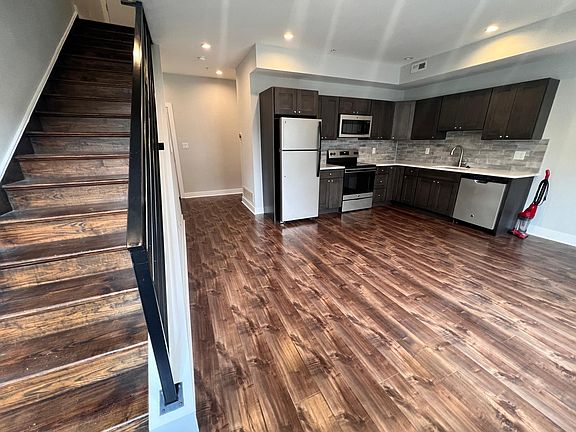 2nd image of 1417 N Franklin St #3