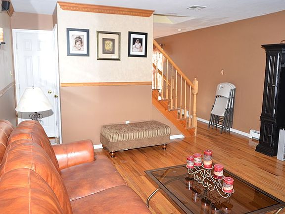 5th image of 252 Candon Ave
