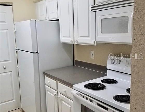 3rd image of 3700 Idlebrook 208 Cir