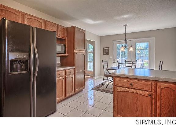 4th image of 13 Cambridge Ct