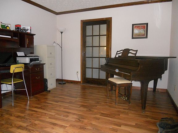 4th image of 801 Broadview Dr
