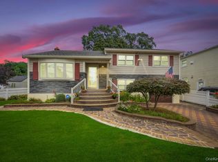 9 Waverly Place, Valley Stream, NY 11580