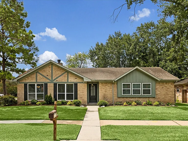 12322 Nova Ct — Photo 1