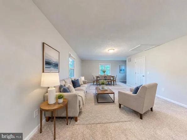 204 Stratford Ave, Fredericksburg, VA 22408