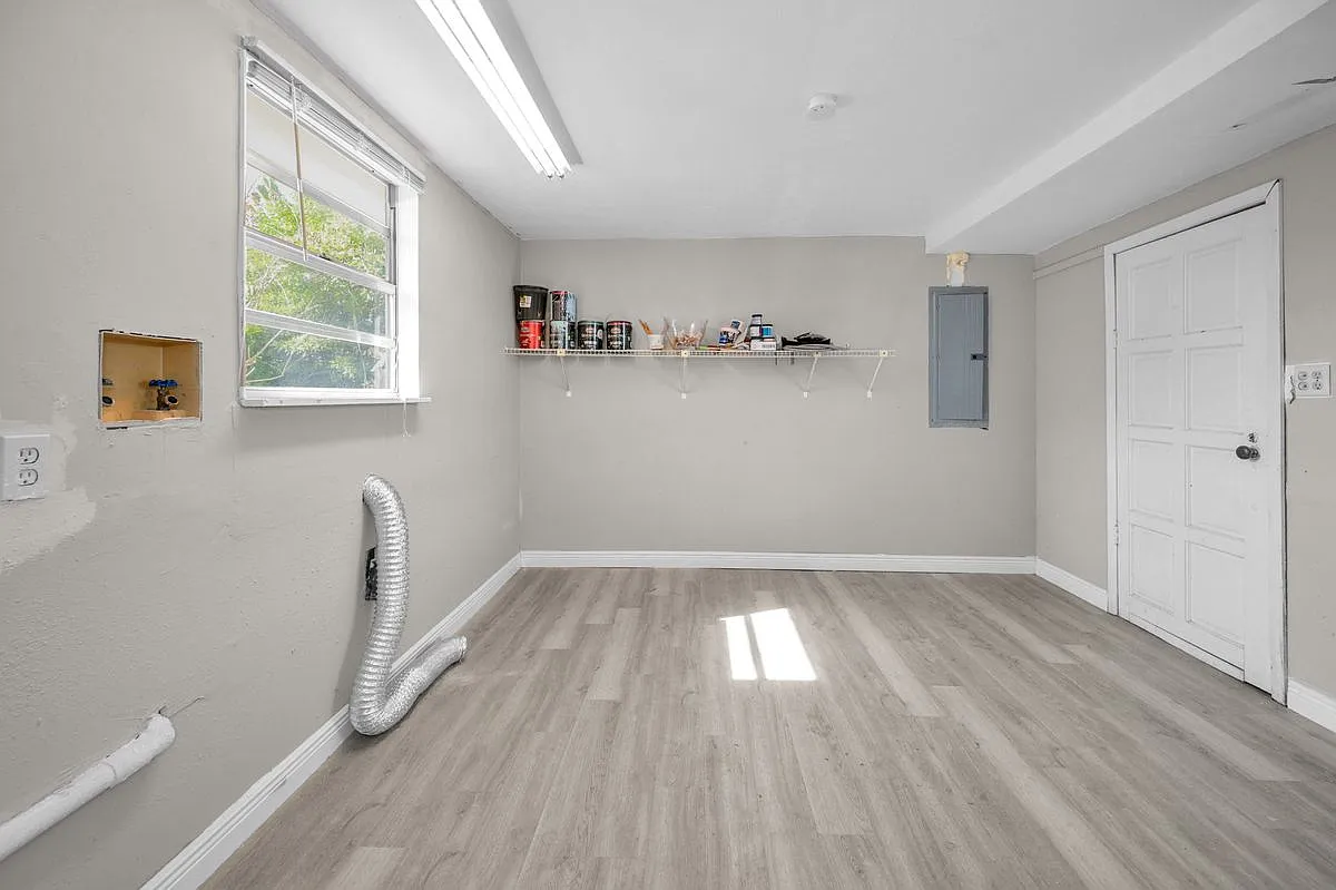 3 bed, 2.0 bath, 1216 sqft, $2,250 — Photo 3