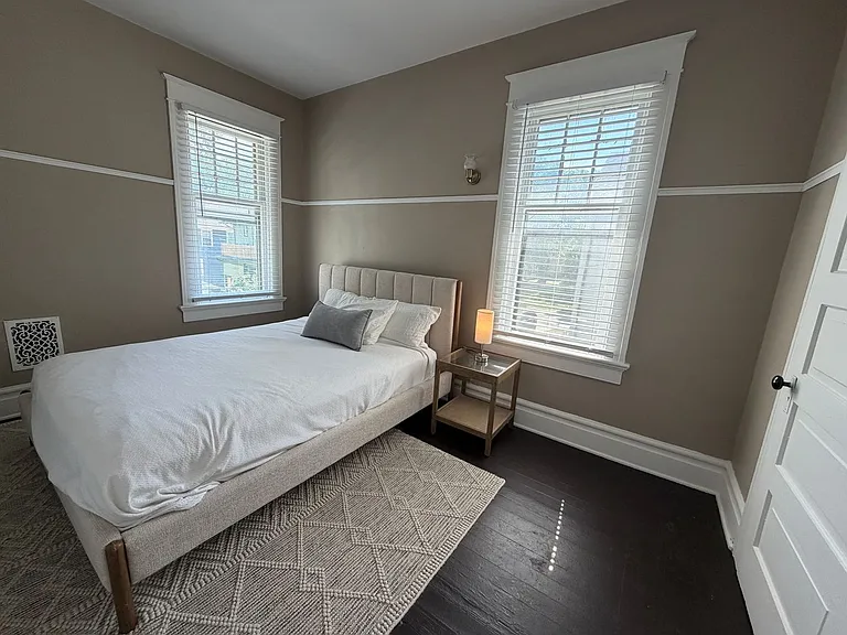 1125 W Jefferson Blvd — Photo 8