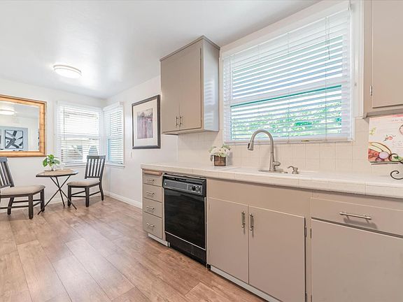 4th image of 815 Folkstone Ave