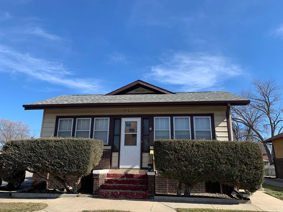 401 S 1st St