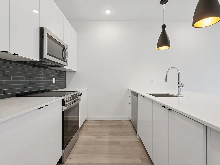 130 Monitor Street — Photo 11