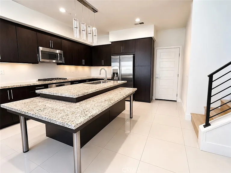 2400 Aperture Cir — Photo 4