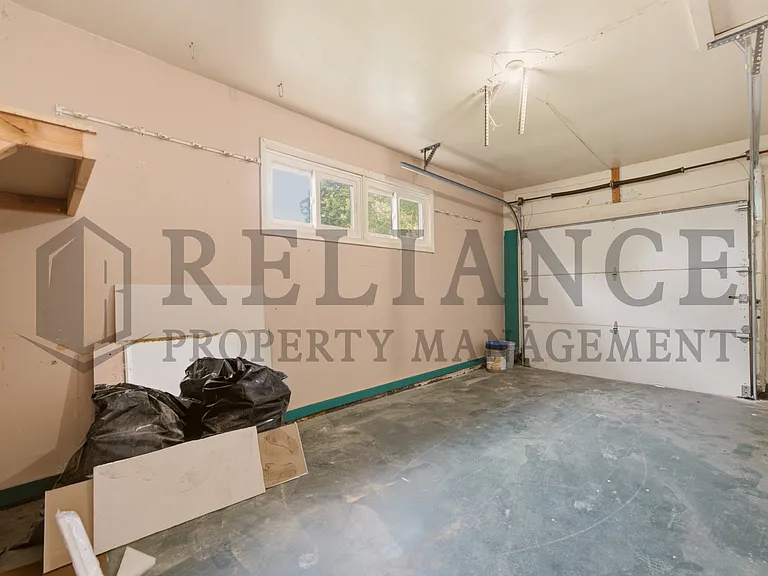 9923 W Binter Ln — Photo 40