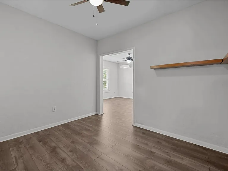 907 W Gray St #2 — Photo 8