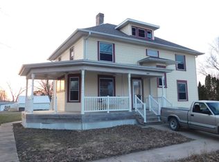 1009 Cedar St, Tipton, IA 52772