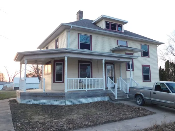 1009 Cedar St, Tipton, IA 52772