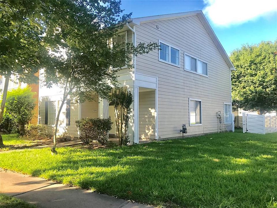 1st image of 15850 W Park Ct