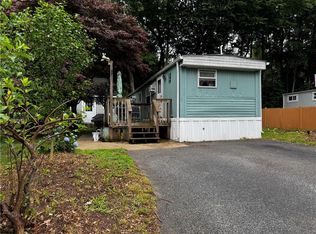 23 Woodridge Dr, Burrillville, RI 02839